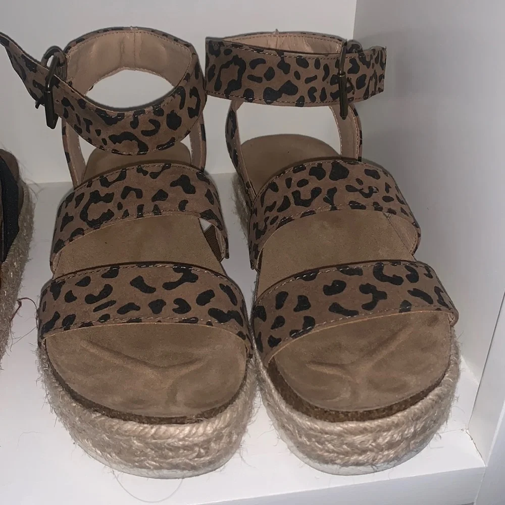 Universal Thread platform sandal - Picture 1 of 4